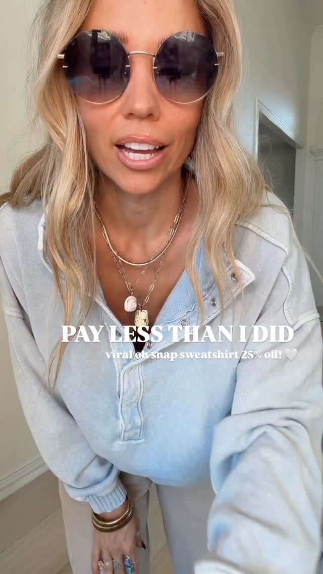 Instagram post by @hellojennawood for Aerie. Caption reads: ❣️🎄🎁 Miiiight be gifting to every girl on my....