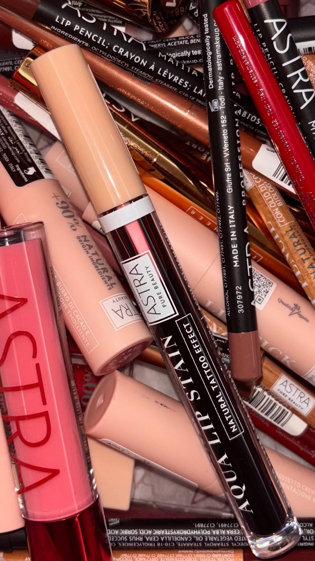 Instagram post by @_claudia_dm for Astra Make-Up. Caption reads: [...] prova LIP PLUMPER🌶️✨😍 sto amando....