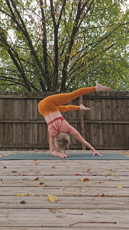 Instagram post by @bowlingandyoga for Alo Yoga. Caption reads: [...] @gwtrucks
Sponsors: @aloyoga....