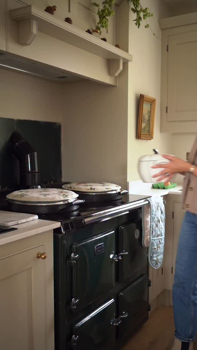 Instagram post by @frillymrst for beaufortandblake. Caption reads: Definitely feels like it’s hunkering down weather....