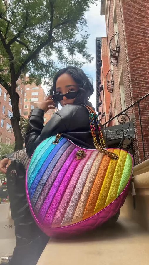 Instagram post by @manelyk_oficial for Kurt Geiger. Caption reads: My latest fashion obsession @kurtgeiger.