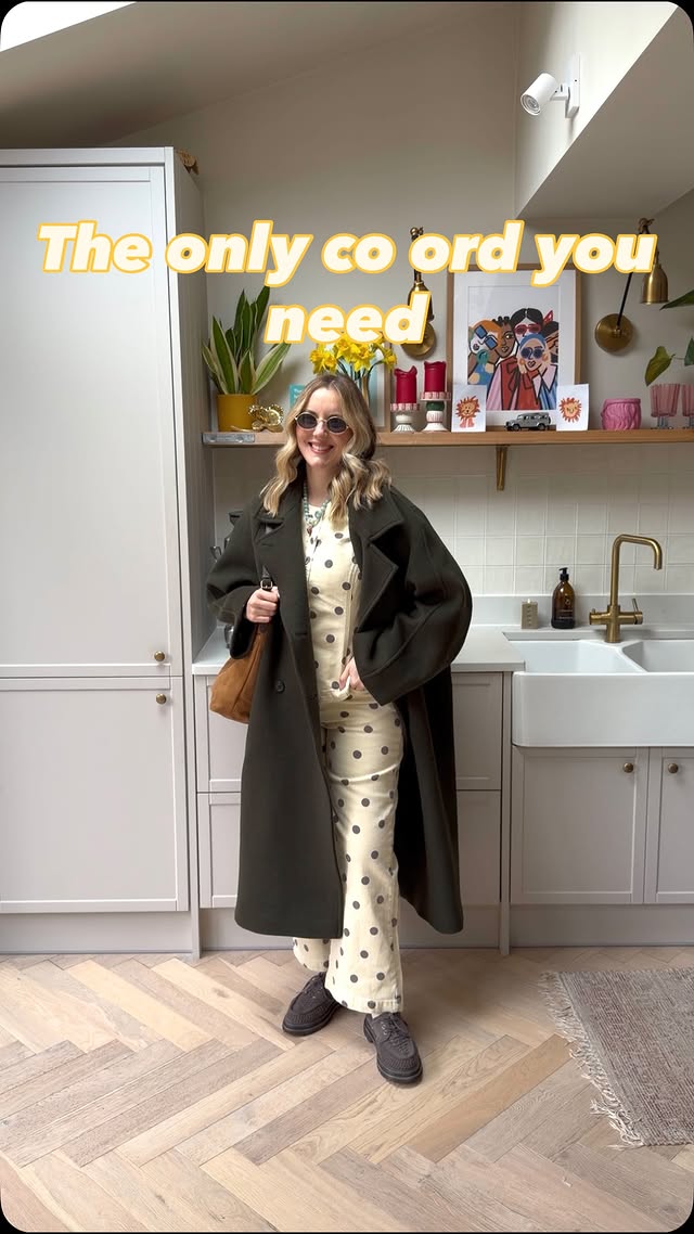 Instagram post by @leannedopaminedressing for FatFace. Caption reads: [...] ord: @tuclothing Coat: @cosstores Bag:....