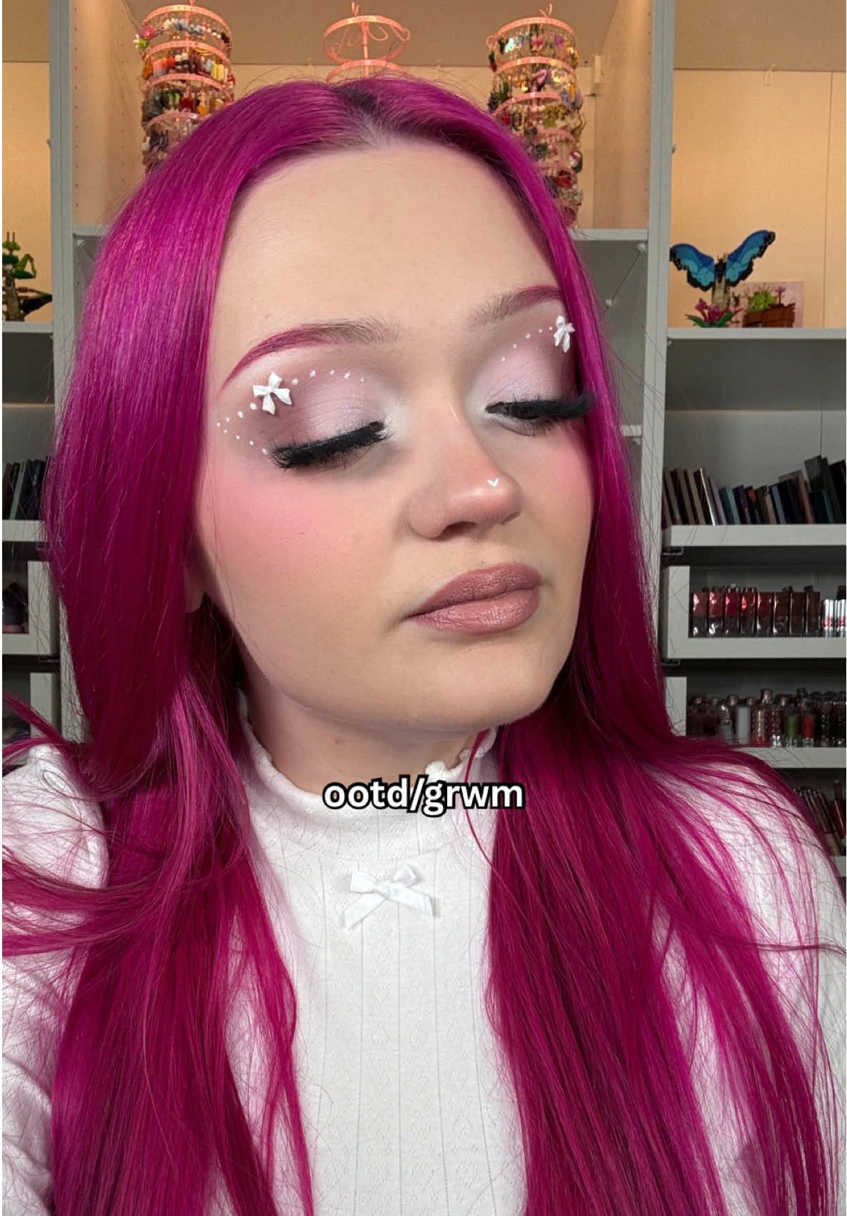 TikTok post by @linsmakeuplooks for Kosas. Caption reads: i hated my makeup while i was wearing it, but now....