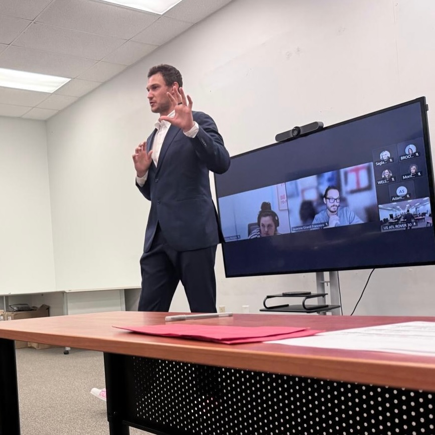 Instagram post by @danilogallogallinari for EssilorLuxottica. Caption reads: [...] I had the chance to share mine and listen to....