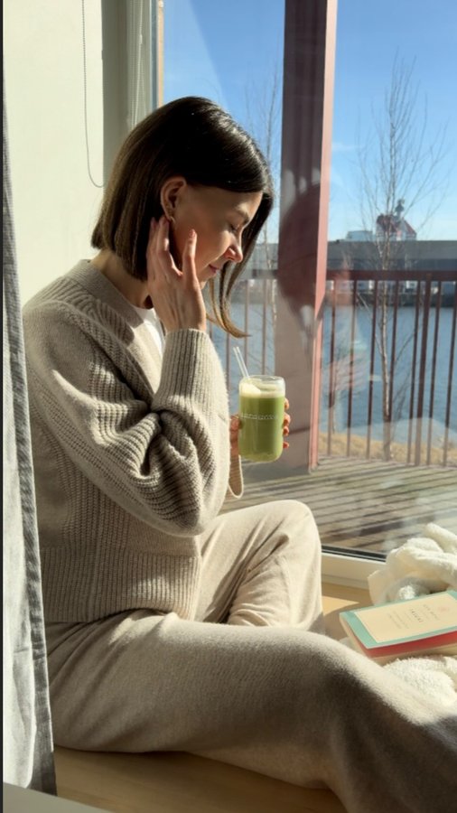 Instagram post by @hannamietz for Health Bar. Caption reads: spring is officially here 🌸 and so is my slow....