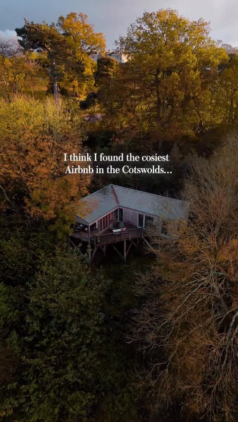 Instagram post by @kelseyinlondon for Airbnb. Caption reads: ad 🍁 Comment COSY for Airbnb link ⬇️   This is....