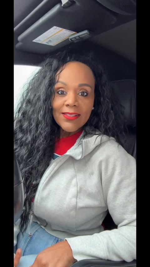 Instagram post by @therealkinna for TruHeight. Caption reads: My athletes take @truheightvitamins My job is to....