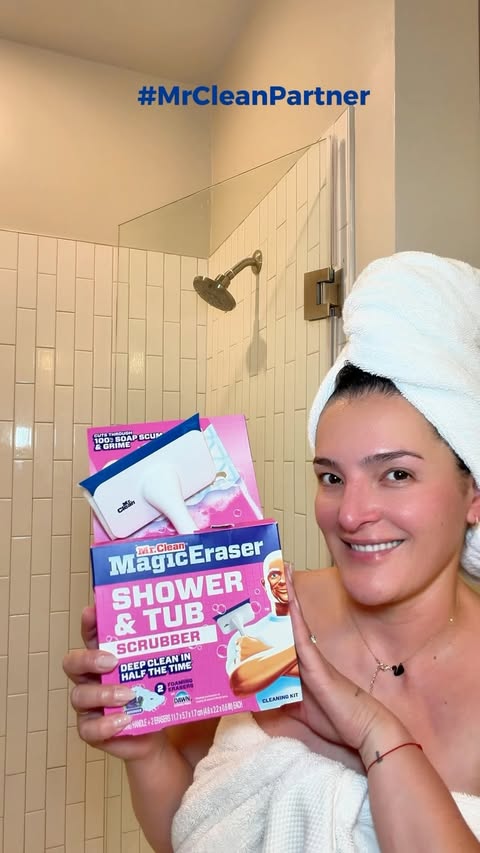 Instagram post by @stefyykavbeauty for Mr. Clean. Caption reads: [...] clean my shower/tub WHILE I shower with....