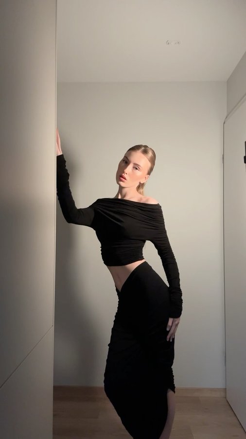 Instagram post by @alinalilienfelde for Khy. Caption reads: [...] at least hate in a beautiful set from @khy....
