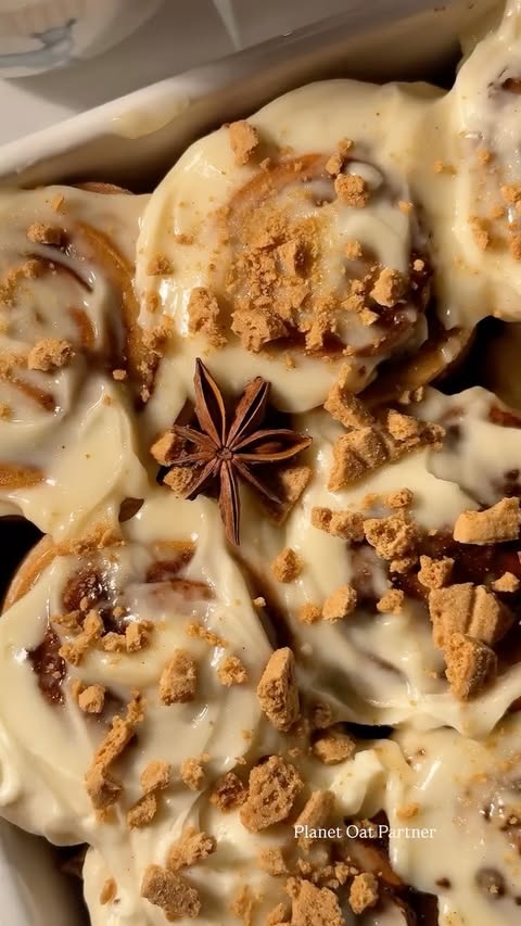 Instagram post by @booboosbakeryy for Planet Oat. Caption reads: [...] rolls are the coziest holiday bake 🧸✨....