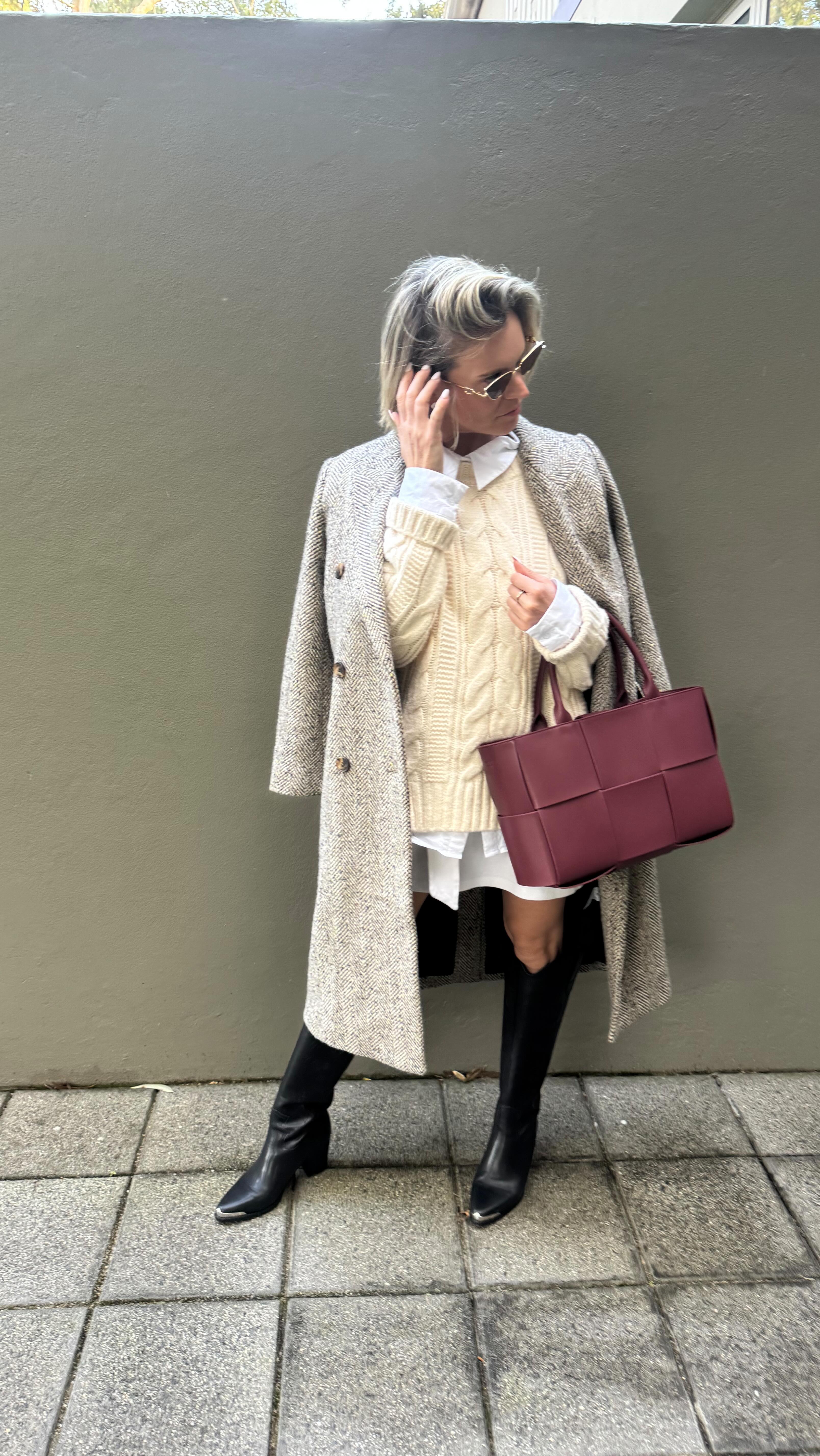 Instagram post by @wardrobedbyroisin for Belle And Bloom. Caption reads: [...] a second moment ✨ This look from....