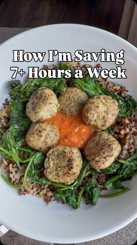 Instagram post by @ashleyburkblog for Hungryroot. Caption reads: [...] do with an extra 7 hours a week? 🧐📦....