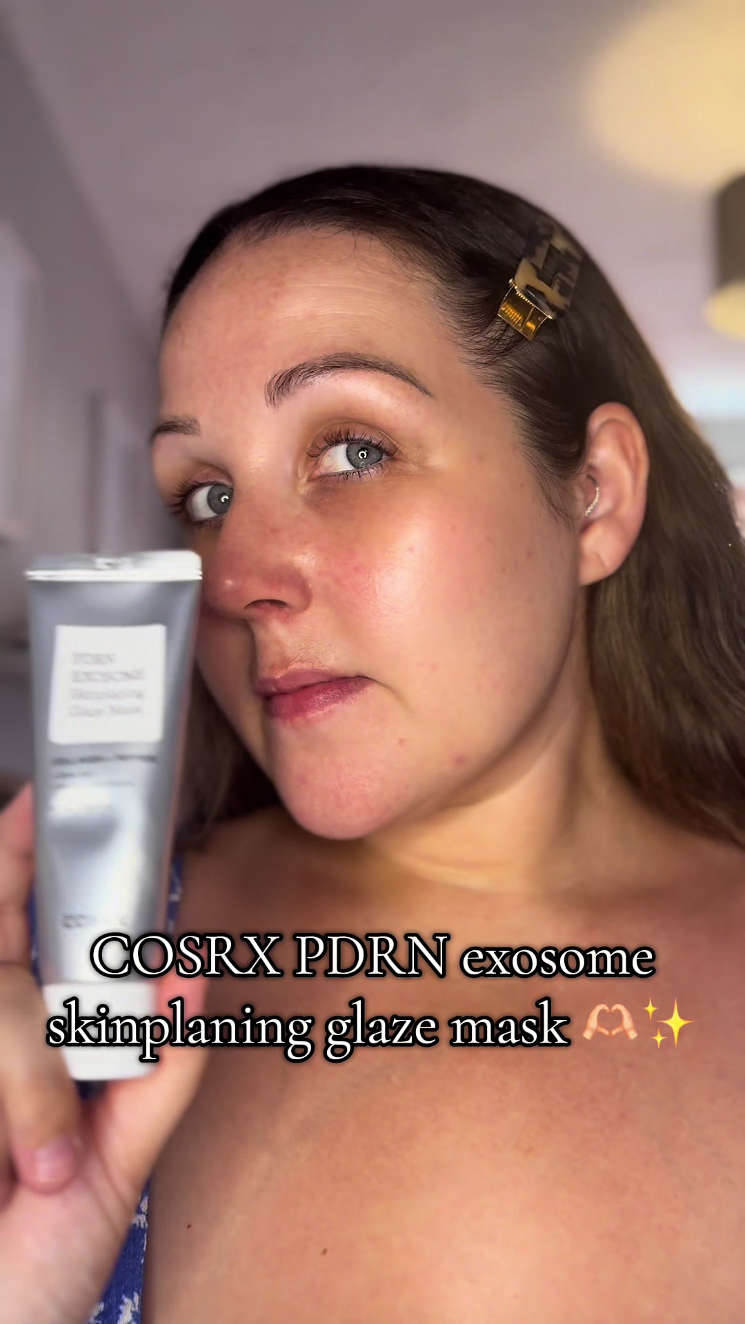 TikTok post by @jasmin_93b for 4AM Marketing – Saebyeok Naesi. Caption reads: [...] #exosome @COSRX Official @4AM Marketing –....