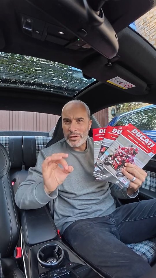 Instagram post by @joeachilles for Fanhome. Caption reads: Fantastic Gift Idea 💡 Link in my Bio 👆or use....