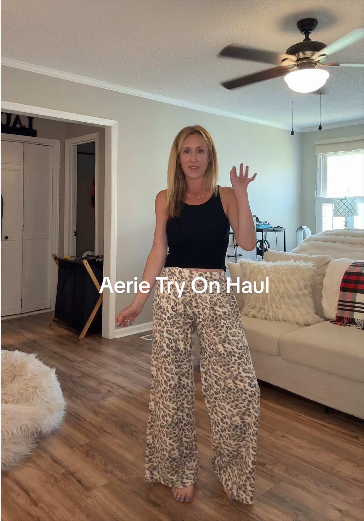 TikTok post by @favfamily5 for Klassy Network. Caption reads: [...] #ootd #fyp #outfitinspo @aerie @Klassy....