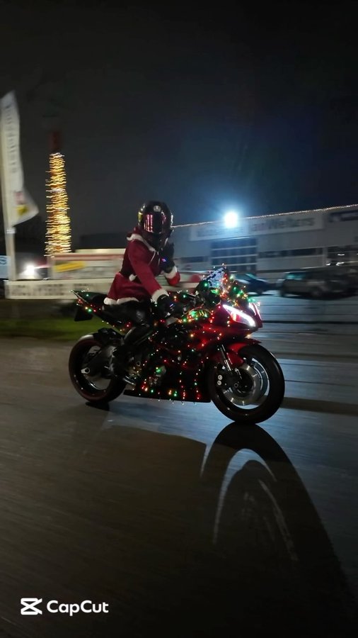 Instagram post by @donnaschins for ABS Fairings. Caption reads: Santa is out for delivery in style 🎄

Blasting....