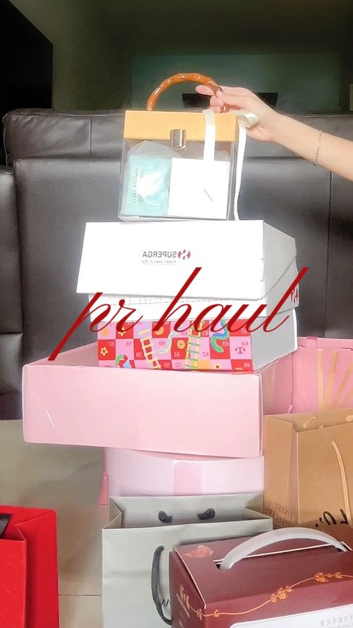 Instagram post by @kah.weihh for Monki. Caption reads: unboxing a week worth of PR 😮

Forever thankful!....