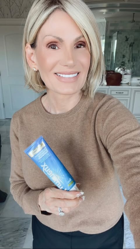 Instagram post by @oysterstopearls for Lumineux by Oral Essentials. Caption reads: I’m always happy when something I genuinely love....