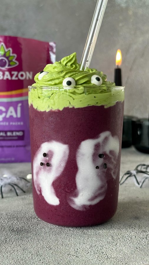 Instagram post by @littlekalegirl for SAMBAZON. Caption reads: [...] This Halloween smoothie is made with....