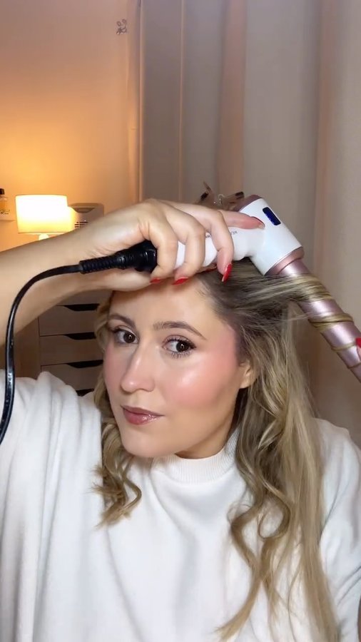 Instagram post by @helenn93_ for Rock & Ruddle. Caption reads: First impressions of the @makeuprevolution ‘wave....