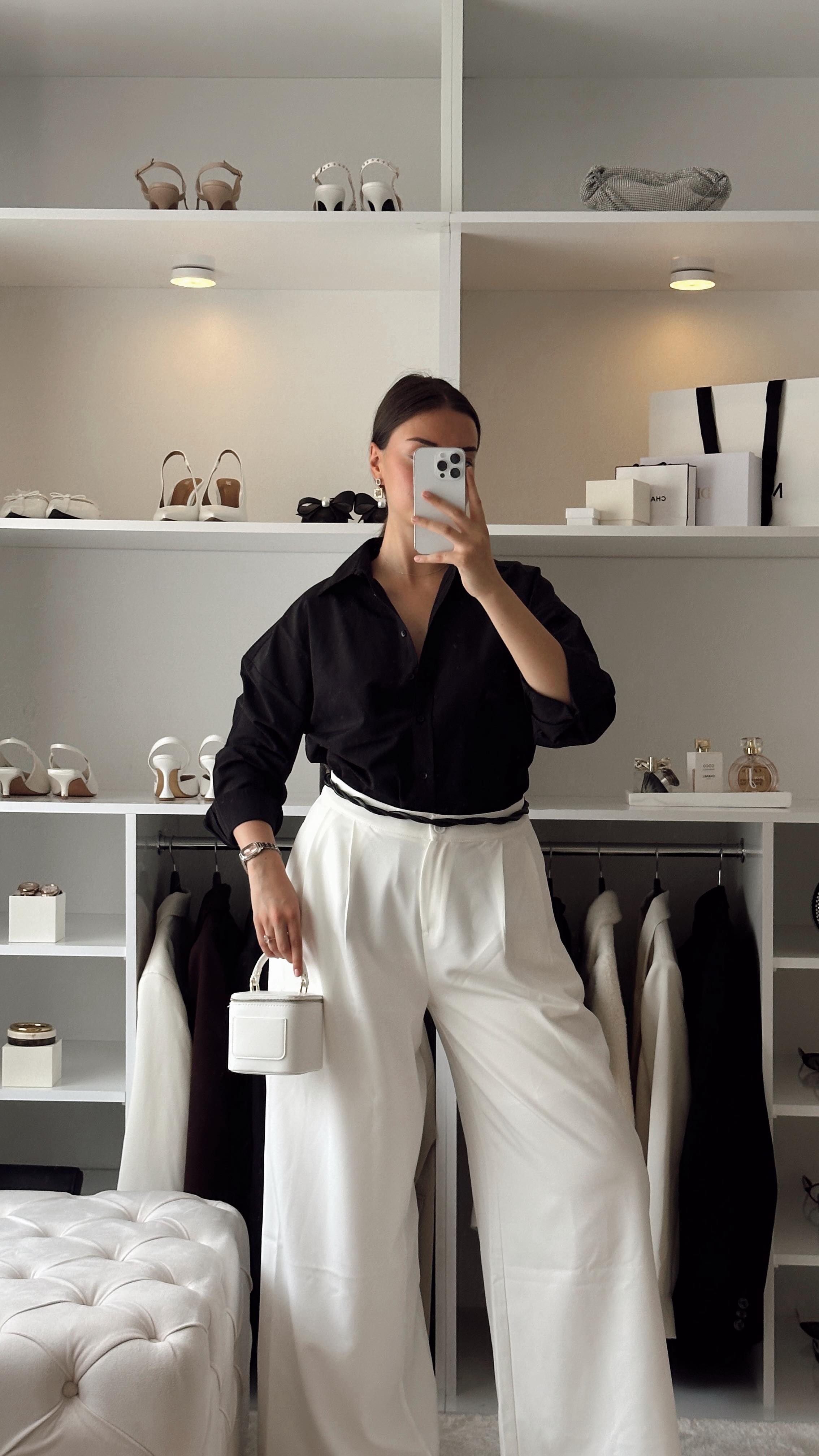 Instagram post by @zeynepbusrau for Black Fashion. Caption reads: Favoriniz hangi kombin oldu 1 & 2 ? 🤍....