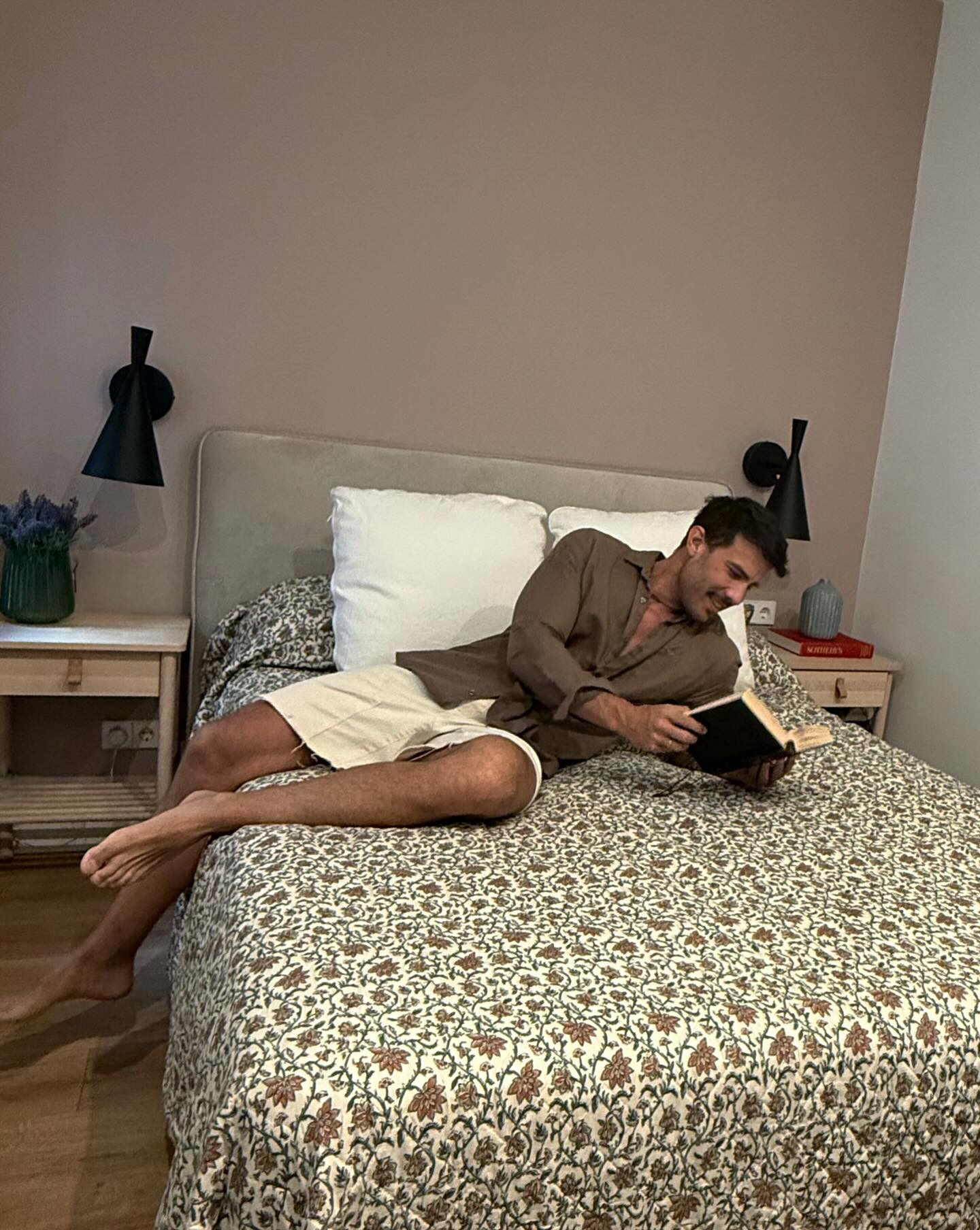 Instagram post by @diegoherzam for Maxcolchon. Caption reads: De las cosas que considero mas importante cuando....