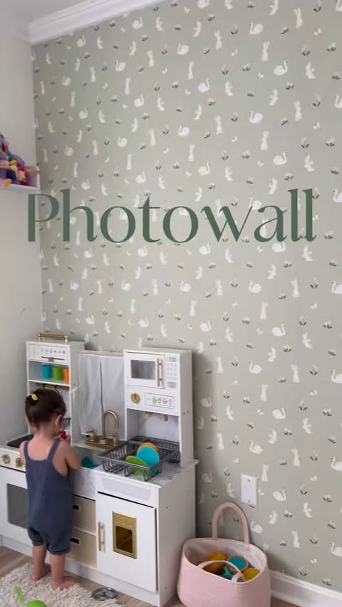 Instagram post by @justgizemmm for Photowall. Caption reads: [...] love with Day of Delight – Green from....