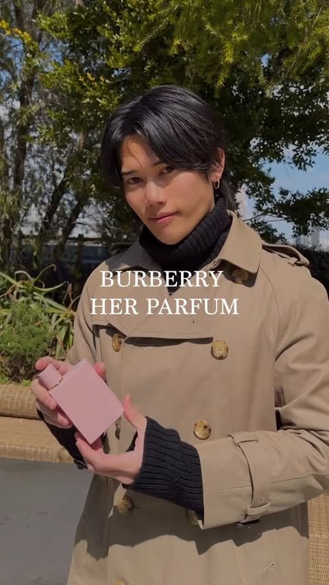 Instagram post by @mittsu_1102 for Burberry. Caption reads: @burberrybeauty Burberryから新作グルマン香水 Burberry Her....