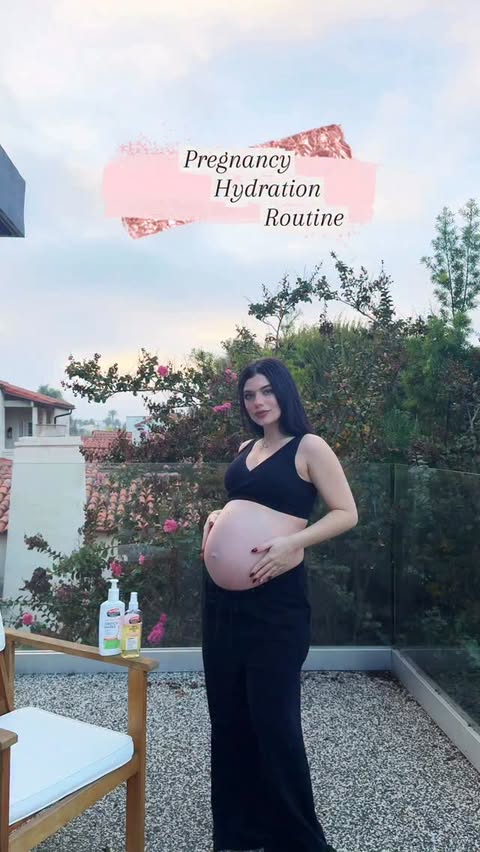 Instagram post by @maaggiepepe for PALMERS. Caption reads: #ad my secret to having a beautiful hydrated....