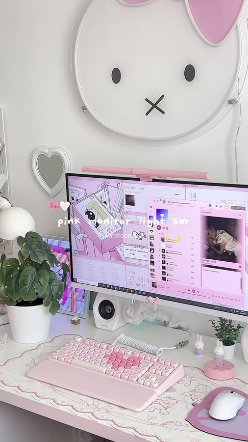 Instagram post by @hellooo.aya for Quntis. Caption reads: [...] how pretty!! thank you for sending this....