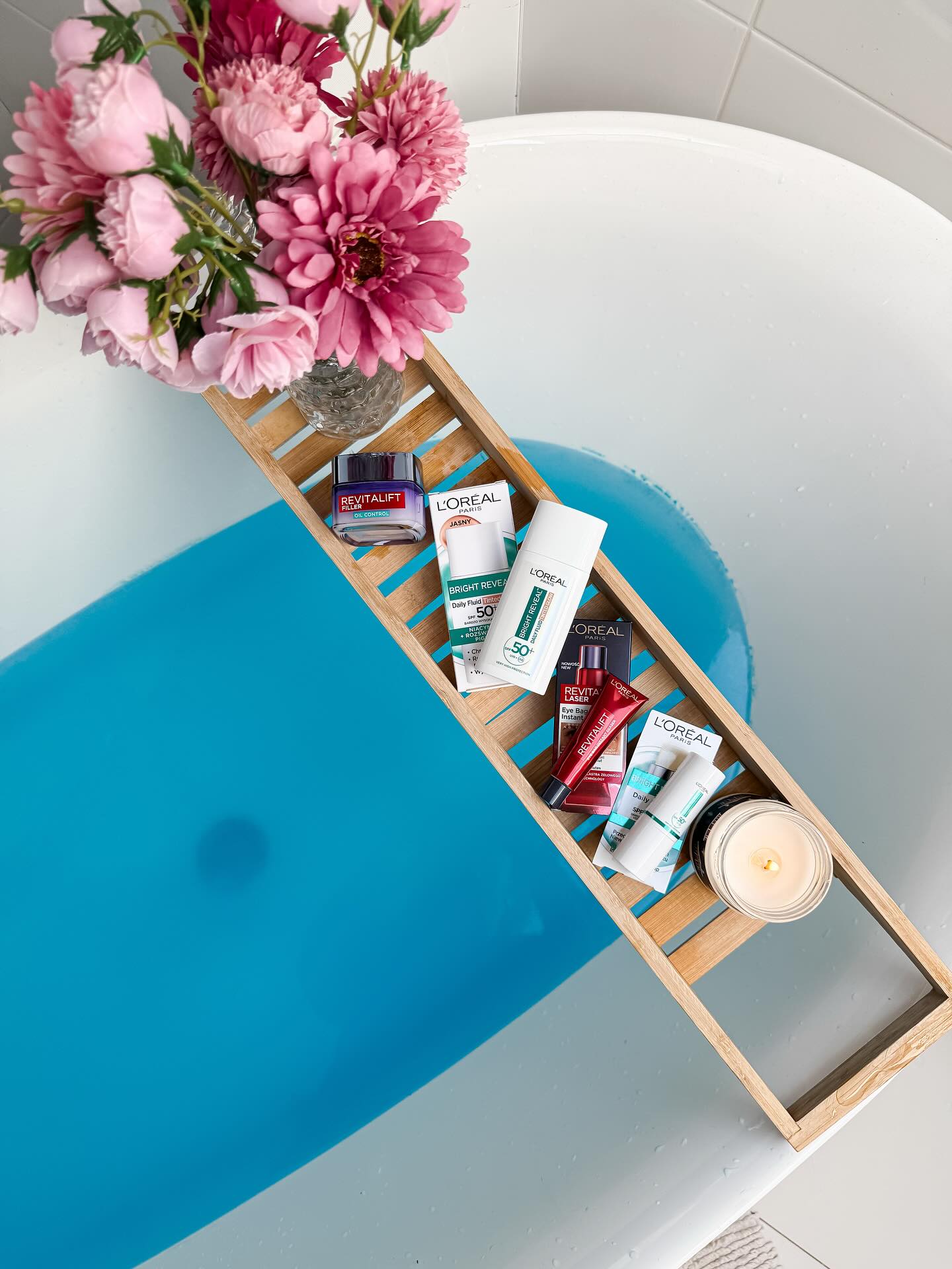 Instagram post by @karolina_michalskaa for Wizaz.pl. Caption reads: Moja ukochana pielęgnacja z @lorealparis....