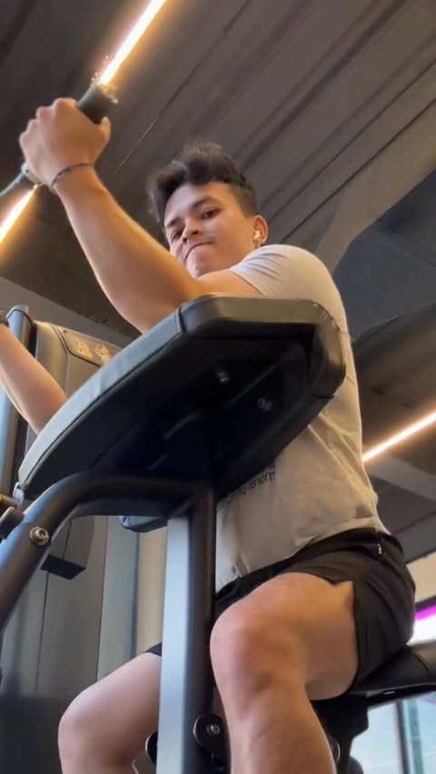 Instagram post by @hasanzo77 for L-Men. Caption reads: [...] wajib gua minum sebelum workout nih, L-Men....