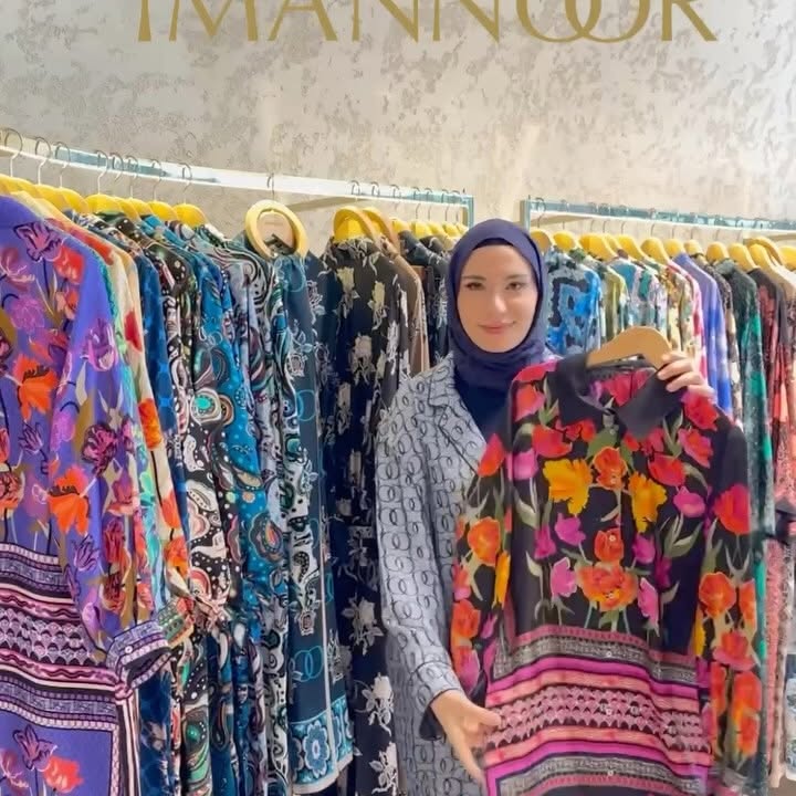 Instagram post by @guzidemertcan for Imannoor. Caption reads: @imannoor un Galataporttaki 2. Mağazasına beraber....