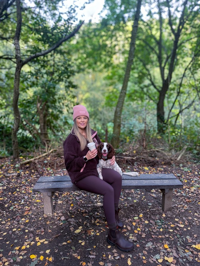 Instagram post by @beckyandthespaniels for ACAI Outdoorwear. Caption reads: [...] in love with this full outfit from....