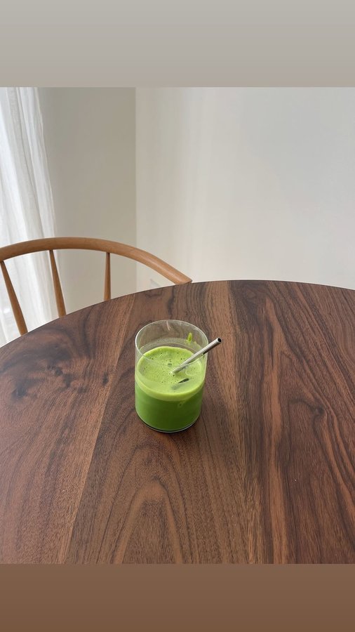 Instagram post by @katharinaschneiderr for Health Bar. Caption reads: [...] was the right word)
Thank you to....