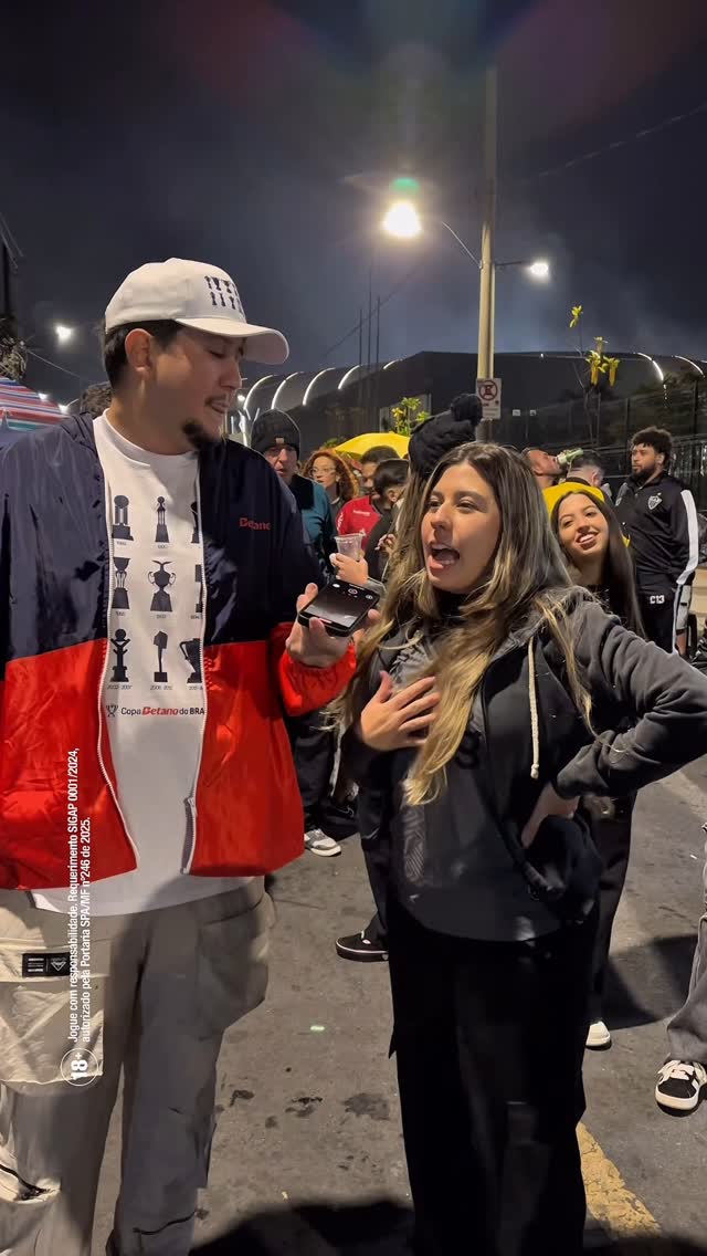 Instagram post by @saldanhagalo for Betano. Caption reads: A última resposta me quebrou 🤡

🧡 @betano_brasil....