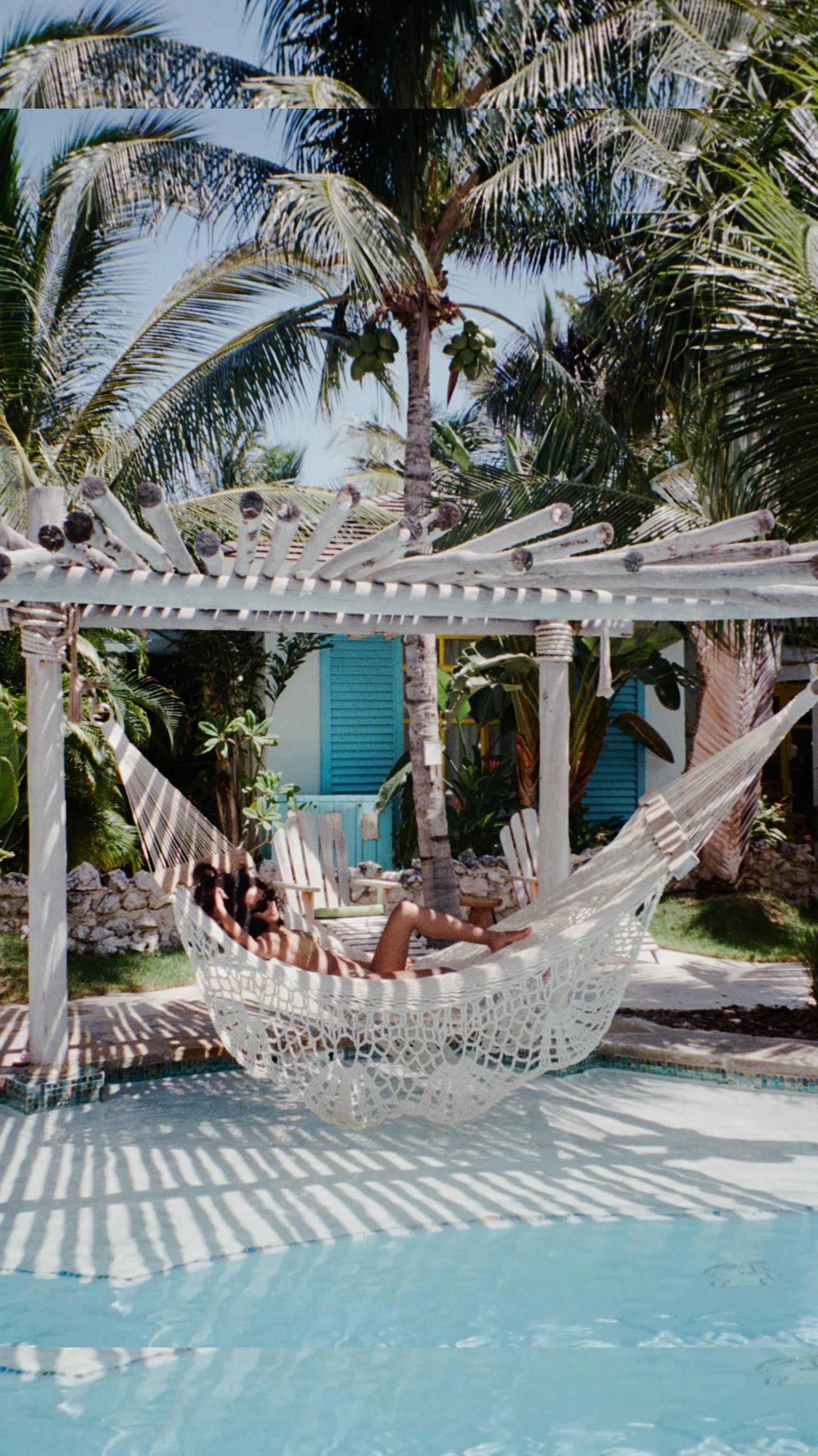 Instagram post by @niathelight for OUAI. Caption reads: WASH DAY. 🧘🏽‍♀️✨🧖🏽‍♀️💕 — Products used:....