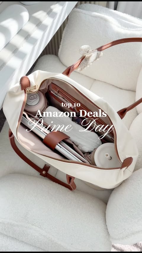 Instagram post by @itsemilyleah for Noshinku. Caption reads: [...] Day deals and access to the VIP List!!....