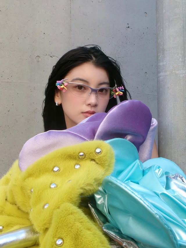 Instagram post by @htminute.gram for GENTLE MONSTER. Caption reads: ｡･✿彡 ･ﾟ｡ •. ✿⃬⃝ ･ﾟ｡
　
THANK YOU !!

@gentlemonster....