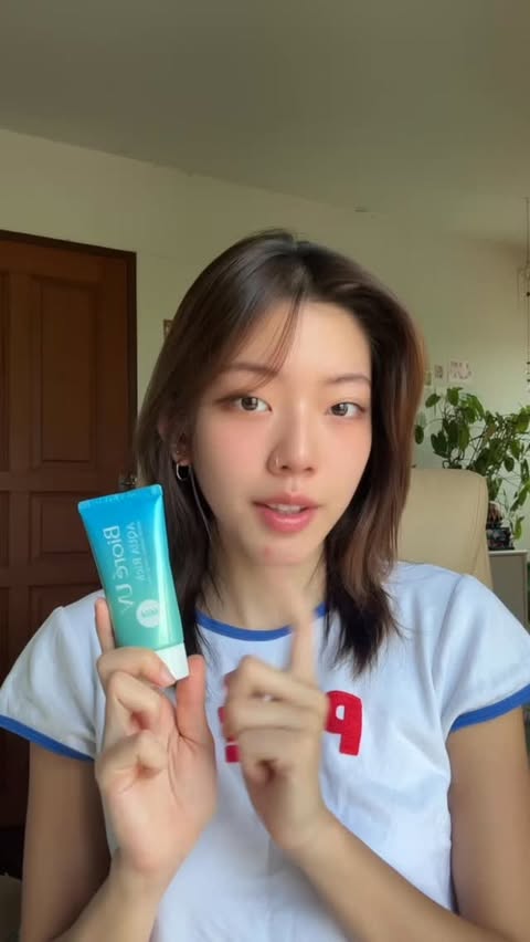 Instagram post by @qaopoon for Bioré. Caption reads: [...] #กันแดดปลอบผิว #รีวิวกันแดด #กันแดด2026....