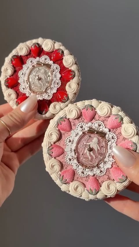 Instagram post by @worldofcolorx for Flower Knows. Caption reads: Valentines Day content >>>

You can find these at....