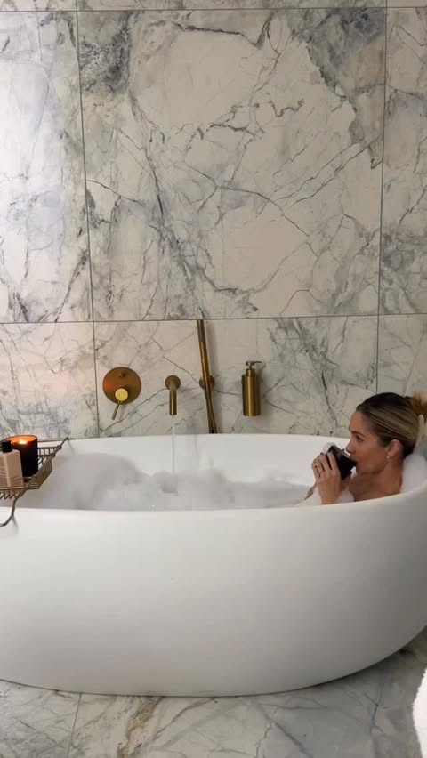 Instagram post by @emilyshak for Chāmpo Haircare. Caption reads: My hair growth journey using the @champohaircare....