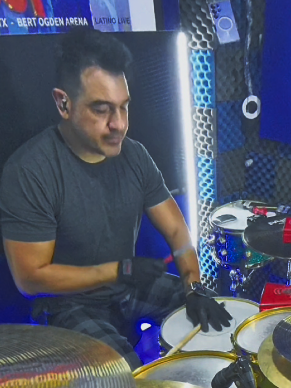 TikTok post by @eltorodelatambora for EVANS Drumheads. Caption reads: [...]  . . . #eltorodelatambora  @Evans Drumheads....