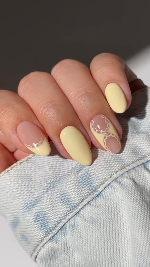 Instagram post by an influencer for Kiara Sky Nails. Caption reads: [...] trim nails💛🎀🫧 using @kiaraskynails Lemon....