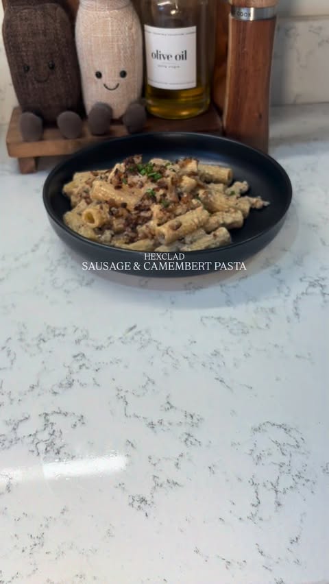 Instagram post by @hopecrosby_eats for HexClad. Caption reads: [...] creamy pasta dish just got easier with....