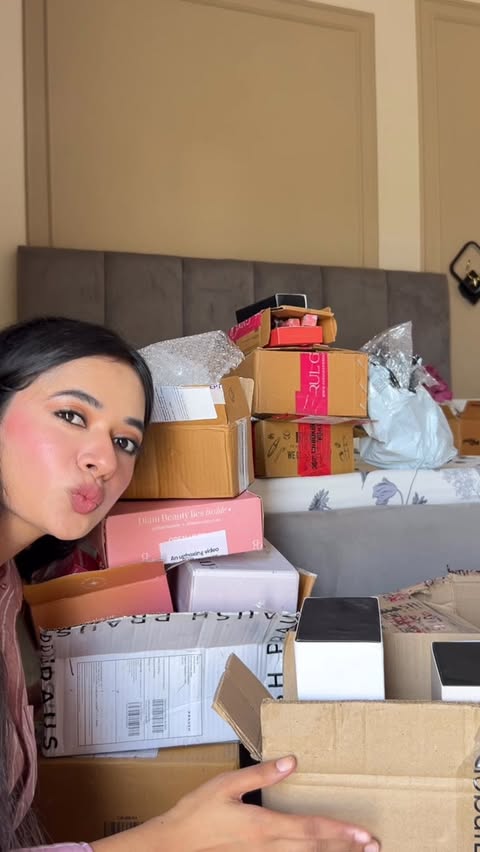 Instagram post by @makeuphonbi283 for Milagro Beauty. Caption reads: Pr unboxing 💕#reels #viralhacks #makeupchallenge....