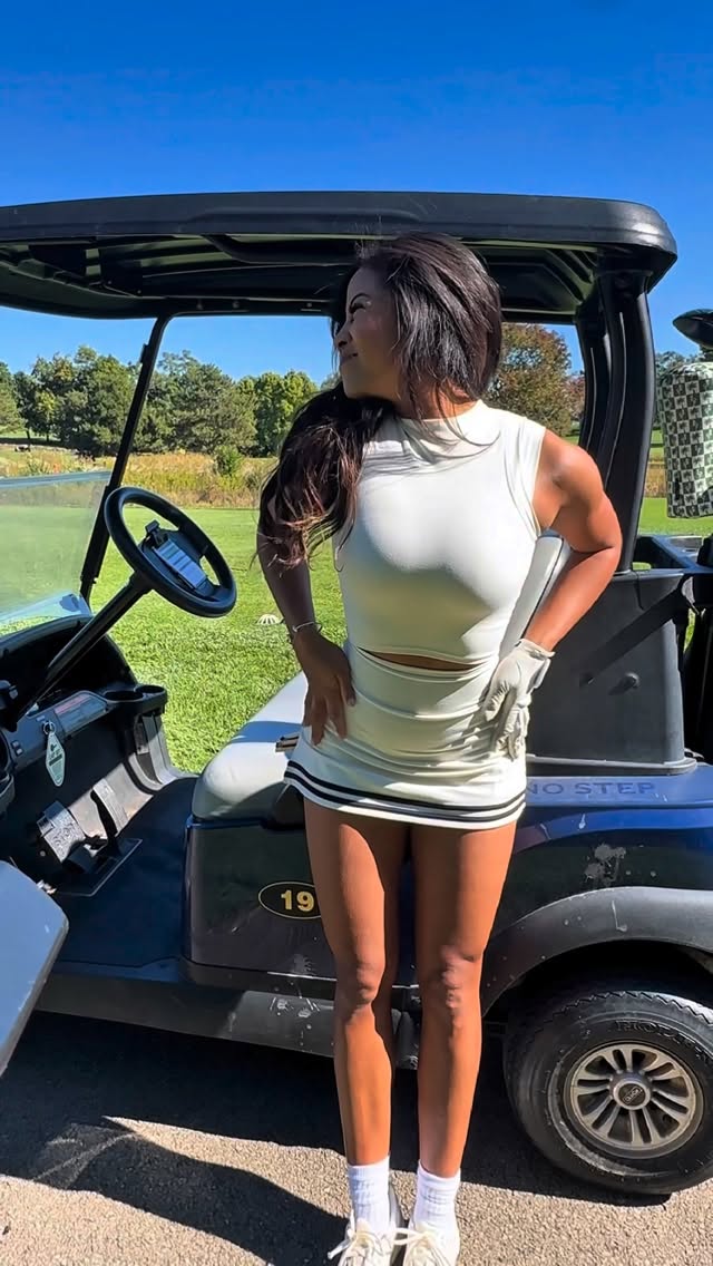 Instagram post by @waiyi_chan for Astoria Activewear. Caption reads: My love language ⛳️.