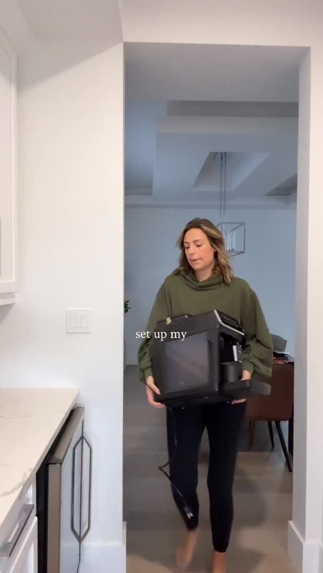 Instagram post by @britt.ostofe for Philips. Caption reads: Fancy coffee ✅ 
Barista skills: Questionable.....