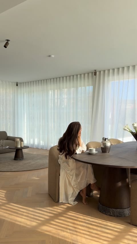 Instagram post by an influencer for BOLIA. Caption reads: [...] dining table and chairs from @boliacom 🤎....