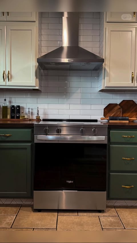 Instagram post by @mamanowwhat for Whirlpool. Caption reads: [...] on makes it all so much easier! 

My....